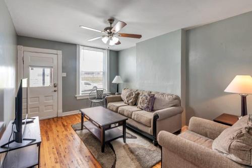 Southwest Garden House | Historic First Floor Tower Grove Unit with 4 queen beds STL 1W
