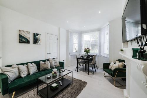 Larkhall Apartment | Livestay-Stylish 2 Bedroom Apartment in Clapham