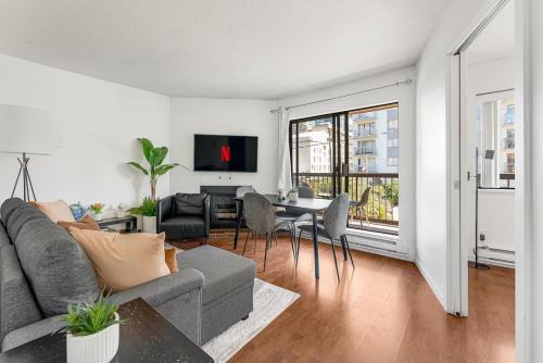 West End Apartment | Stunning 3-Bed 2-Bath Condo in DT w Free Parking
