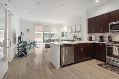 Pico Hotel | Santa Monica Mid-City 2Bedroom Pool & Parking