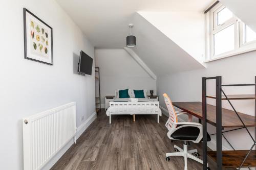 Bradley Stoke House | Dove Court Travel Lodge 6 - Top Floor Double Bedroom