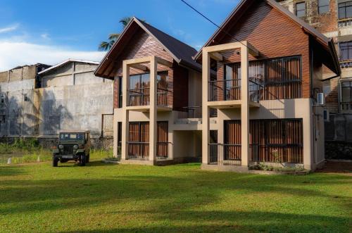 Ettukala House | Wood Grove
