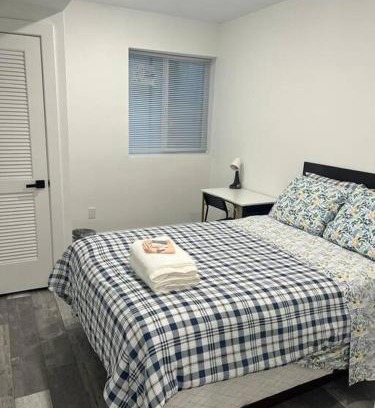 East Parkside Apartment | Cozy Apt\ Sleeps 5 \ 1717 Apt 2