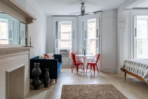 Bedford-Stuyvesant House | Lovely 2 Queen Bed Suite w Bath in Bed-Stuy, BK