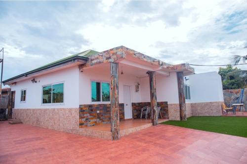 Santeo House | 7 Palms Bungalow