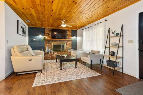 Inverness House | The Quiet Oaks Retreat