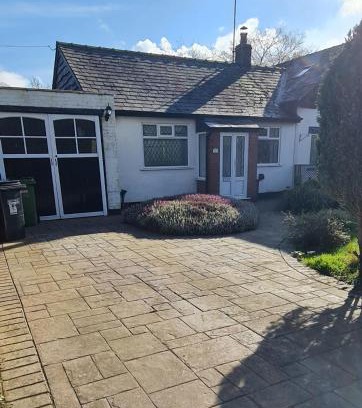 Stockport House | Shrigley cottage, quirky & quiet