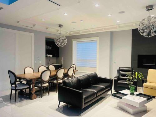 Burnaby House | Spacious, Luxurious house in the heart of Burnaby