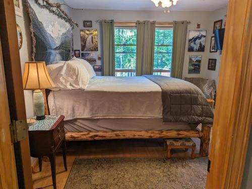 Surry House | Pond Memories - National Parks Suite - Paddling Included!